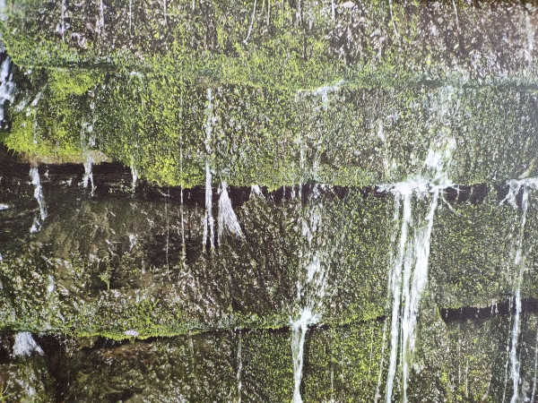 wodospad-na-tapecie